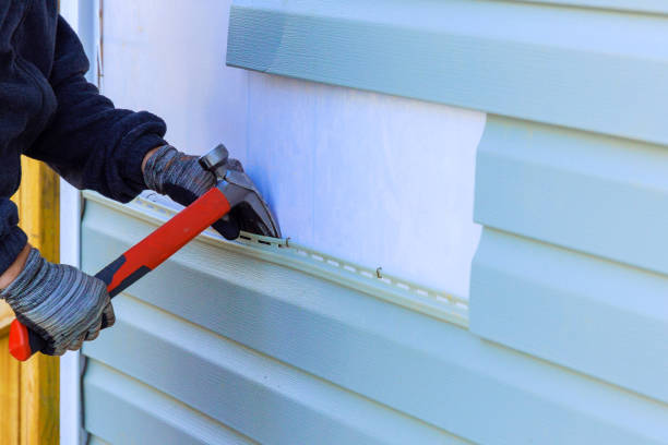 Reliable Emergency Siding Repair contractor in Elgin, IL by Squared Siding